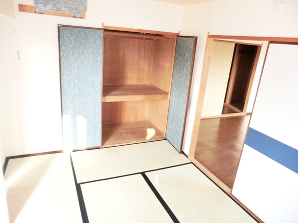 Living and room. Japanese-style room 2