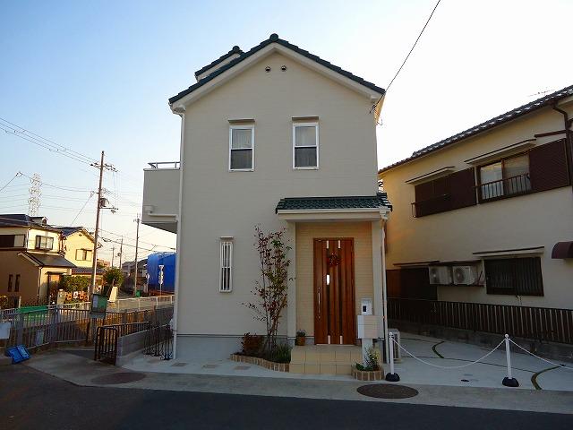 Local photos, including front road. Local (12 May 2013) Shooting