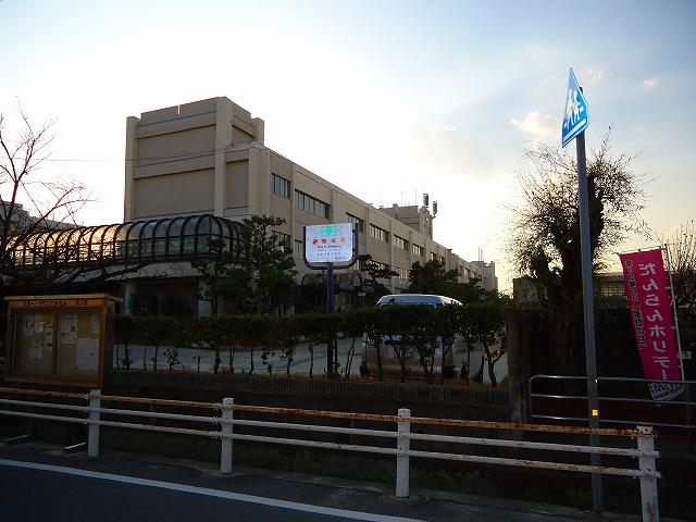 Primary school. To South Elementary School 480m