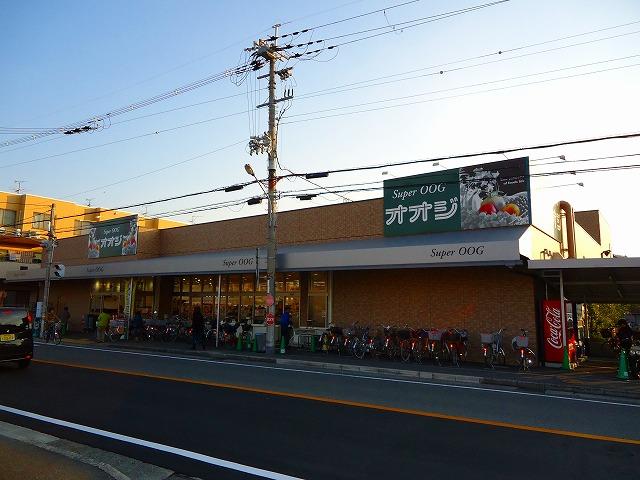 Supermarket. 600m to super highway