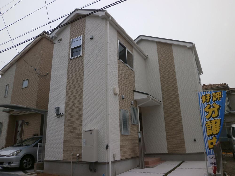 Local photos, including front road. Local (10 May 2013) Shooting