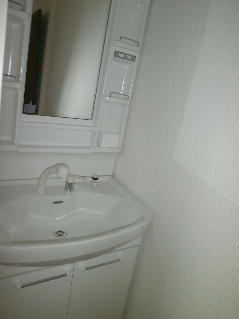 Wash basin, toilet. Indoor (12 May 2013) Shooting