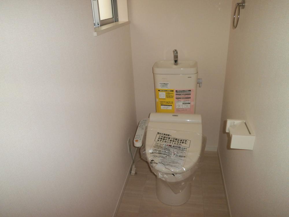 Toilet. Indoor (12 May 2013) Shooting