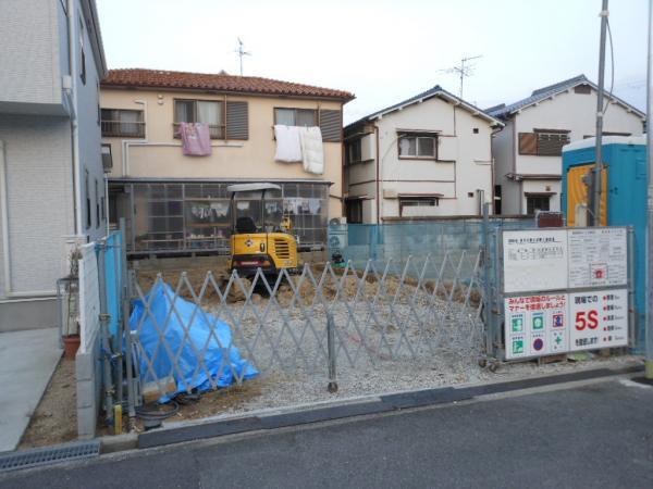 Local appearance photo. ■ Local Photos ■ 2013 October shooting. The surroundings are quiet residential area.