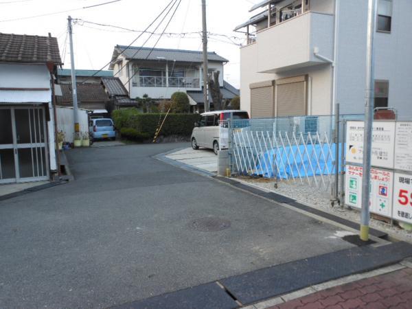 Local photos, including front road. ■ Frontal road ■ In addition to the width of the front road is wide, Yang hit since before has opened at the L-shape is very good.