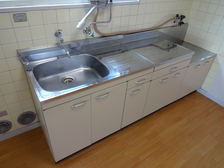 Kitchen. A window kitchen