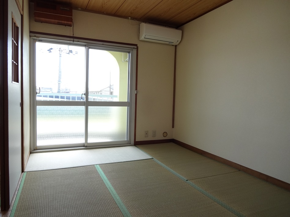 Living and room. Balcony side Japanese-style room 6 tatami