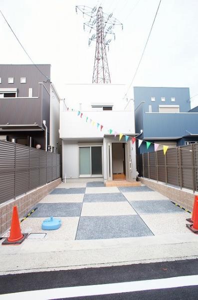 Local appearance photo.  [Local overseas between photo] It is a subdivision of the south-facing newly built single-family all 6 compartment. 