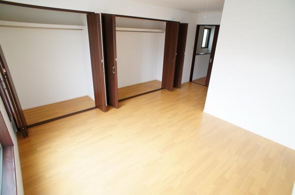 Receipt. Spacious storage (storage, It has been enhanced. )