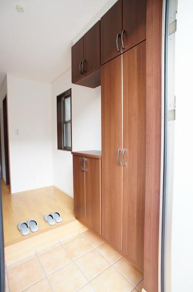 Entrance. Entrance storage