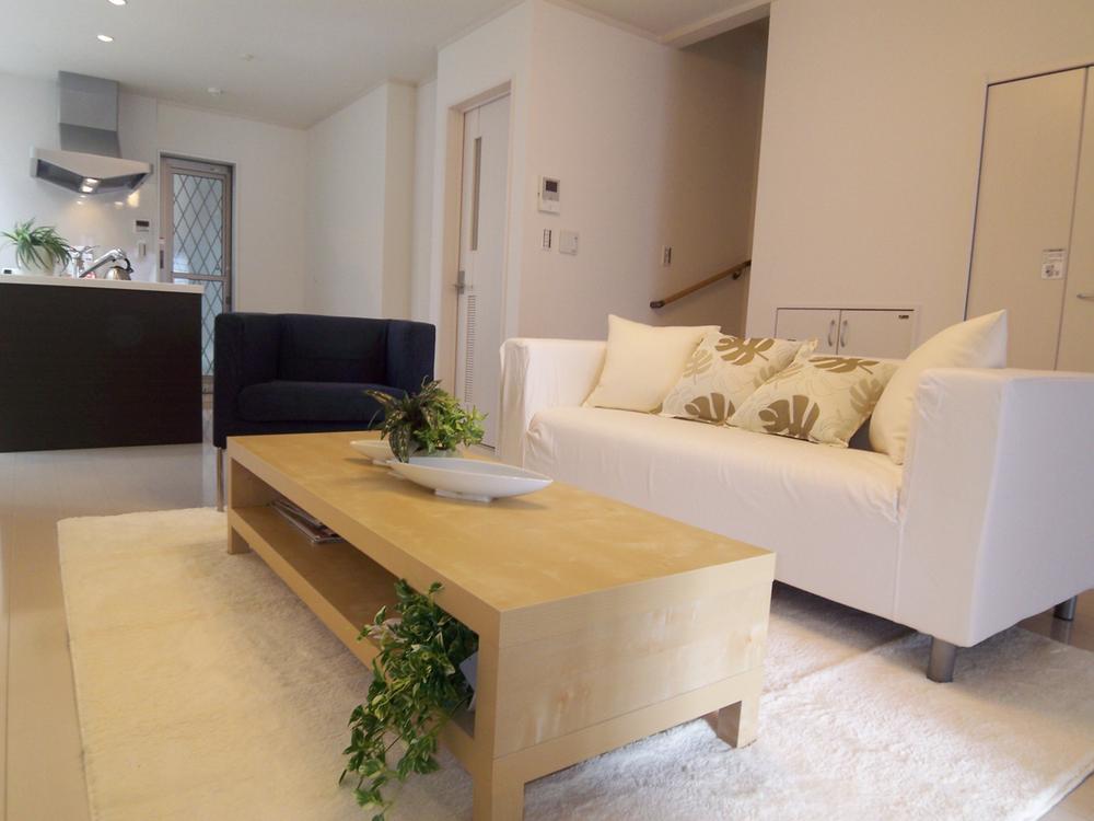 Same specifications photos (living). Living Image