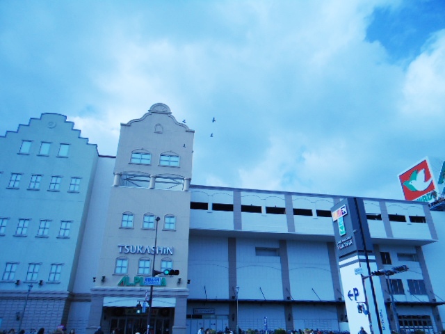 Shopping centre. Gunze Town Center Tsukashin until the (shopping center) 375m
