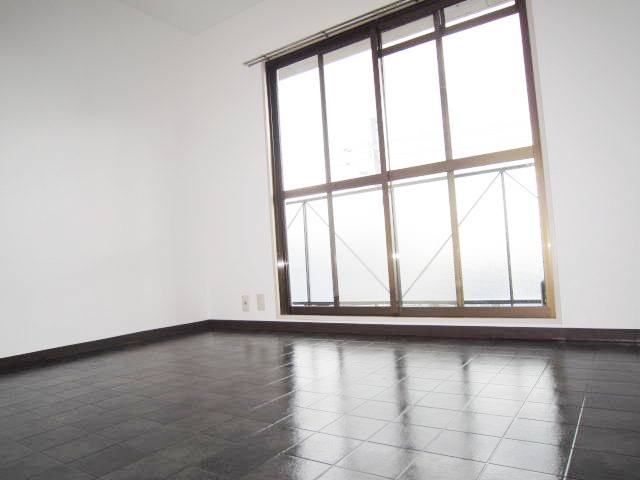 Living and room. bus ・ Rent 50,000 yen In another toilet!