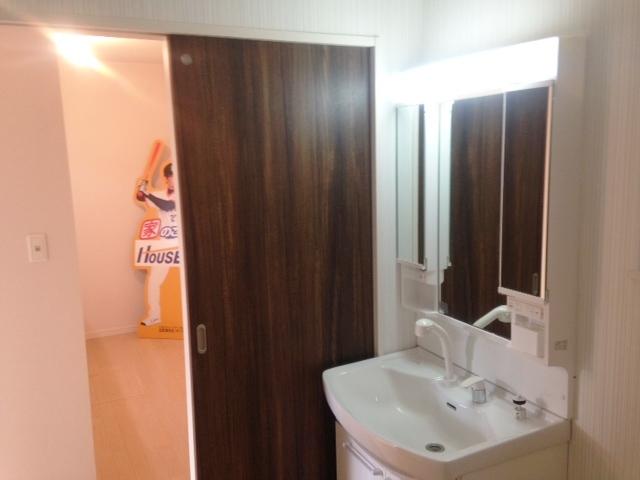 Wash basin, toilet. Same specifications basin