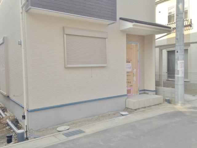 Local photos, including front road. Local (December 6, 2013) Shooting