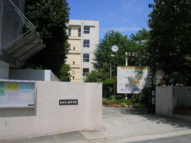 Junior high school. 797m to Itami Minami Junior High School (Junior High School)