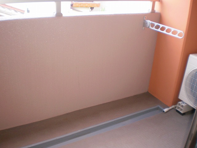 Balcony. Good per yang