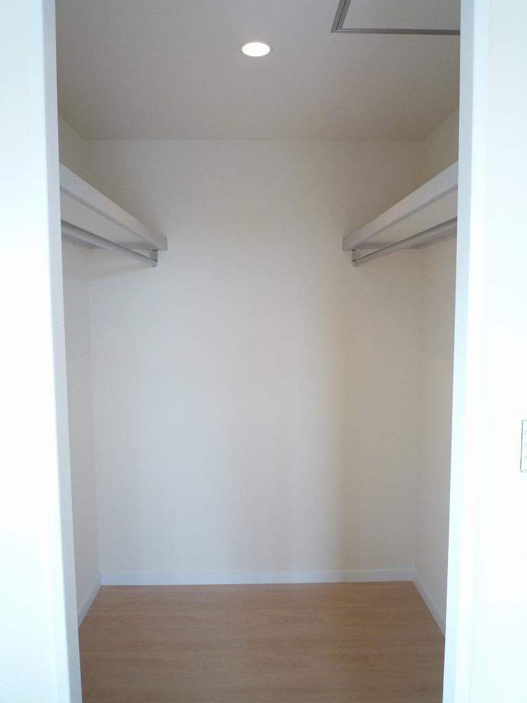 Receipt. Walk-in closet