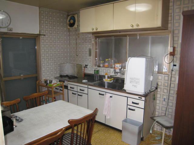 Kitchen. Room (May 2013) Shooting