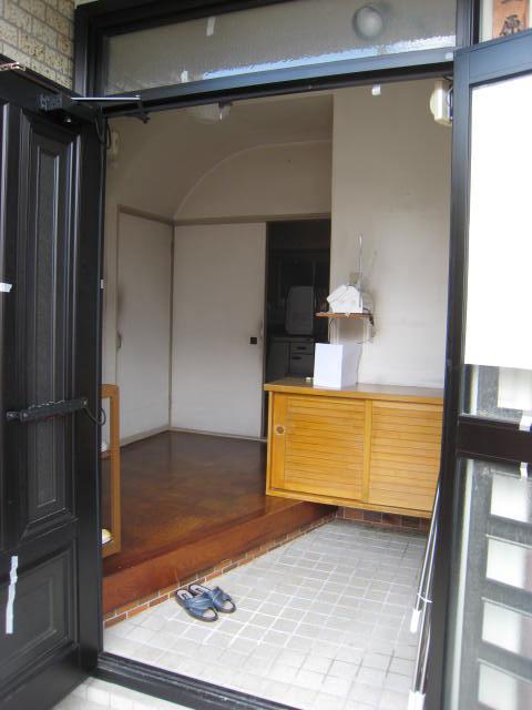 Entrance. Local (May 2013) Shooting