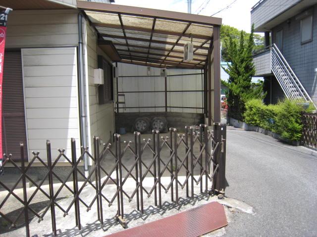 Parking lot. Local (May 2013) Shooting