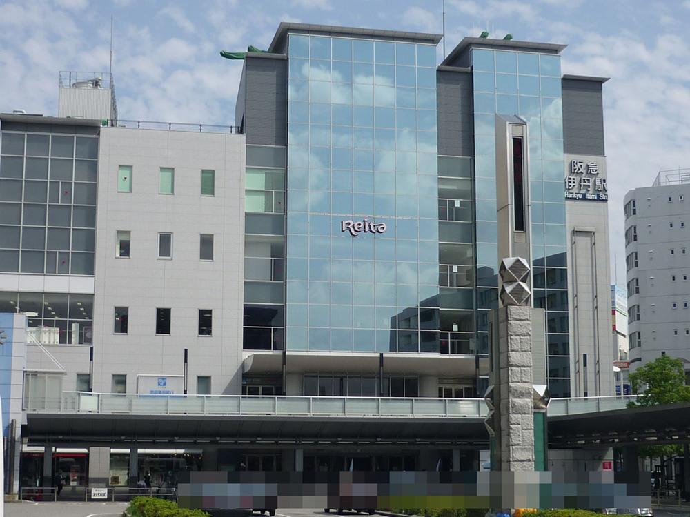 Shopping centre. Until REITA 1012m