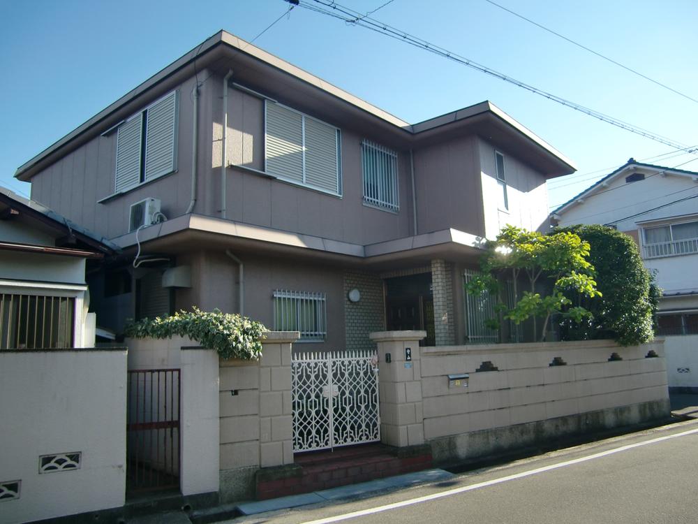 Local appearance photo. Local (11 May 2013) Shooting