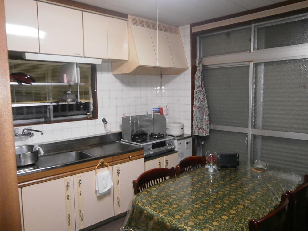 Kitchen. Indoor (11 May 2013) Shooting