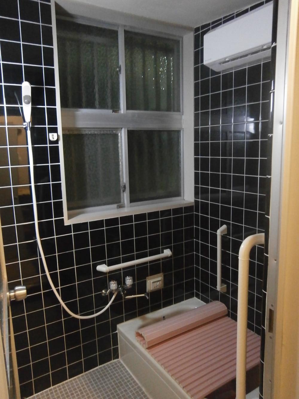 Bathroom. Indoor (11 May 2013) Shooting