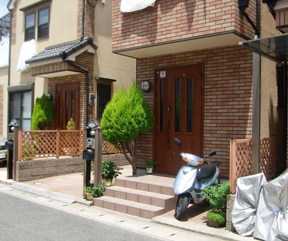 Local appearance photo. Auto-lock entrance