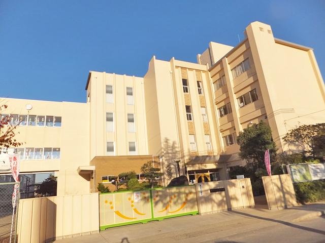 Primary school. 841m to Itami Municipal Mizuho Elementary School