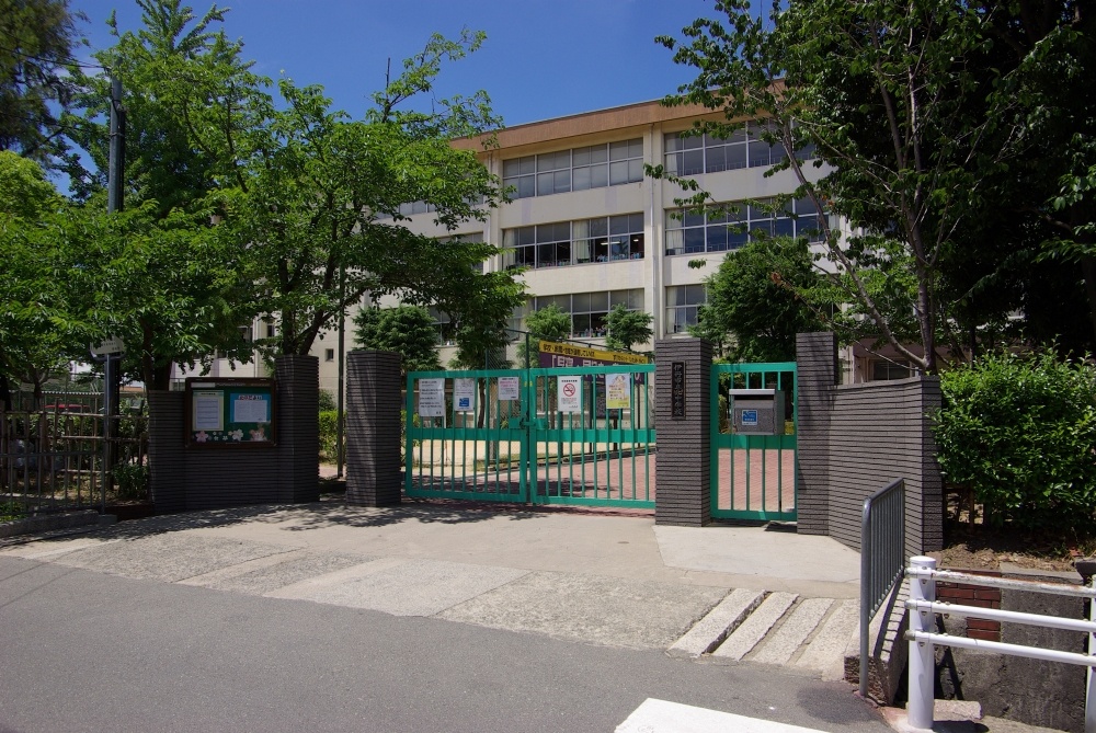 Junior high school. 421m to Itami Tatsukita junior high school (junior high school)