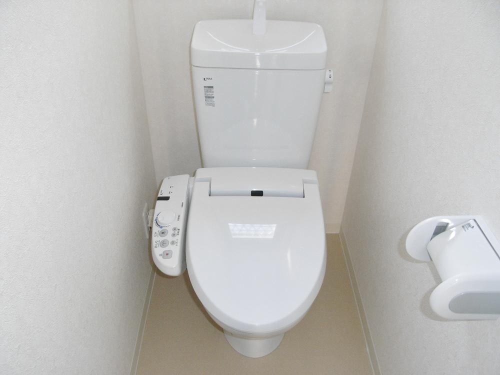 Toilet. Indoor (10 May 2013) Shooting