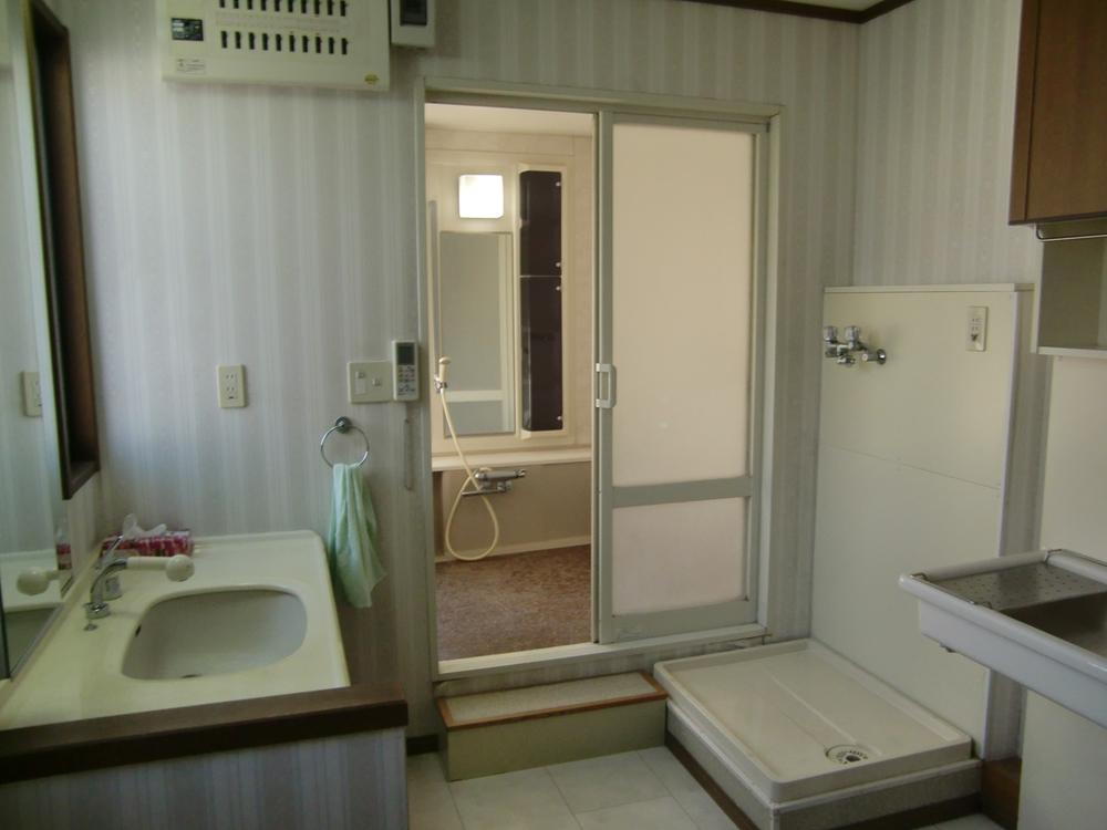 Bathroom. Indoor (11 May 2013) Shooting