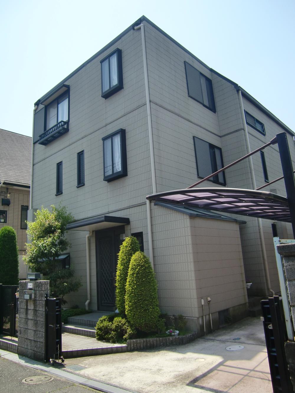 Local photos, including front road. Local (11 May 2013) Shooting