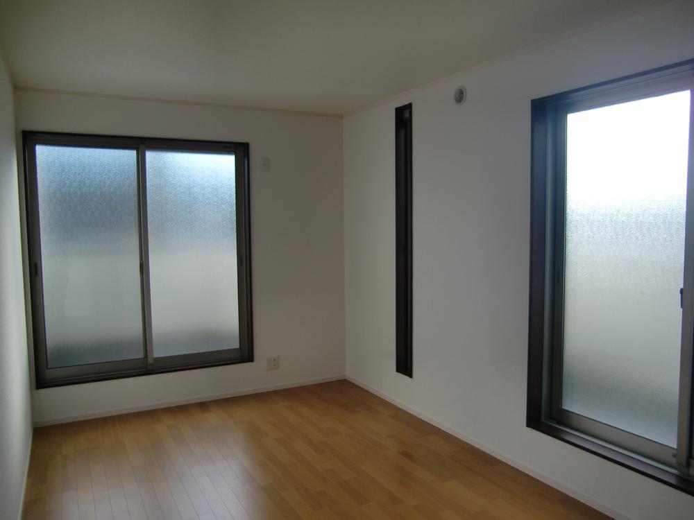 Non-living room. Indoor (12 May 2013) Shooting