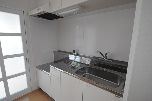 Kitchen. Kitchen replacement already!