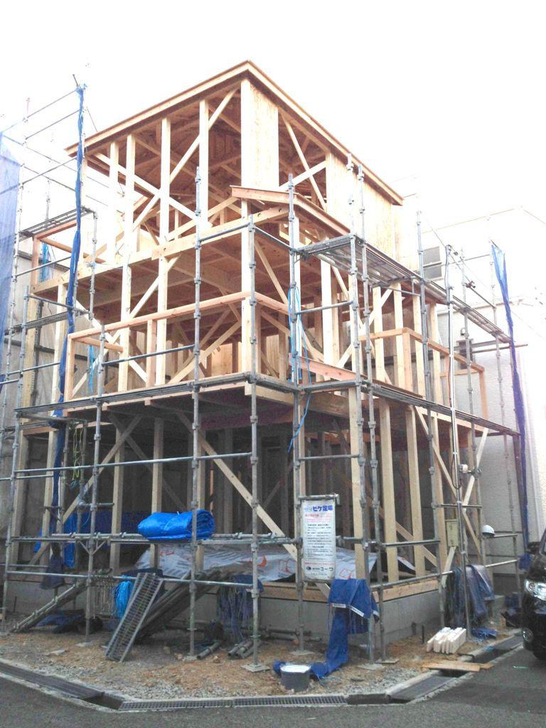 Local appearance photo. Local (11 May 2013) Shooting