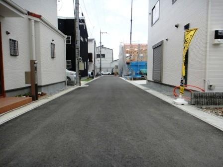 Local photos, including front road. Position designation road over the entire surface