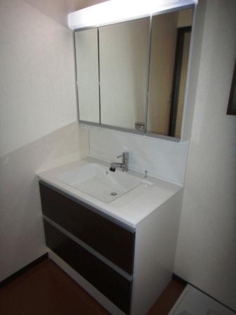 Wash basin, toilet. Vanity F No. land