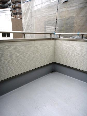 Balcony. It is a photograph of the balcony of the F No. land