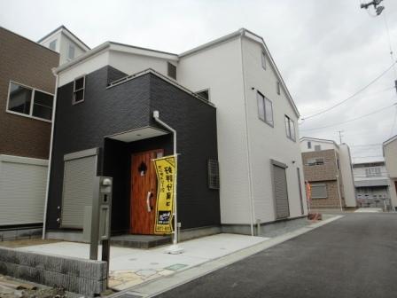 Local appearance photo. It is a place photo of the appearance of No. T