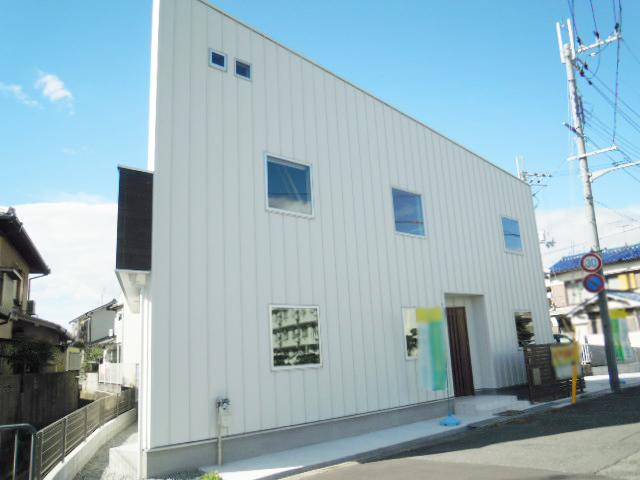 Local appearance photo. Local (10 May 2013) Shooting