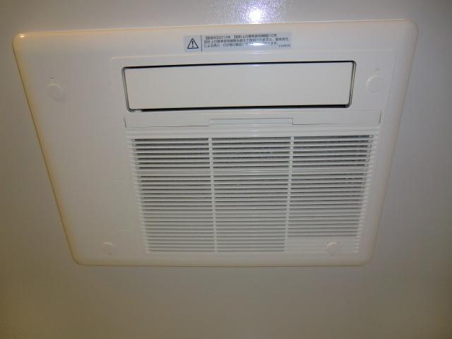 Cooling and heating ・ Air conditioning. Local photo (bathroom heating dryer)