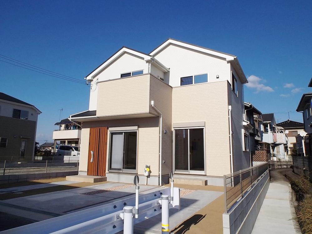 Local appearance photo. Local (11 May 2013) Shooting