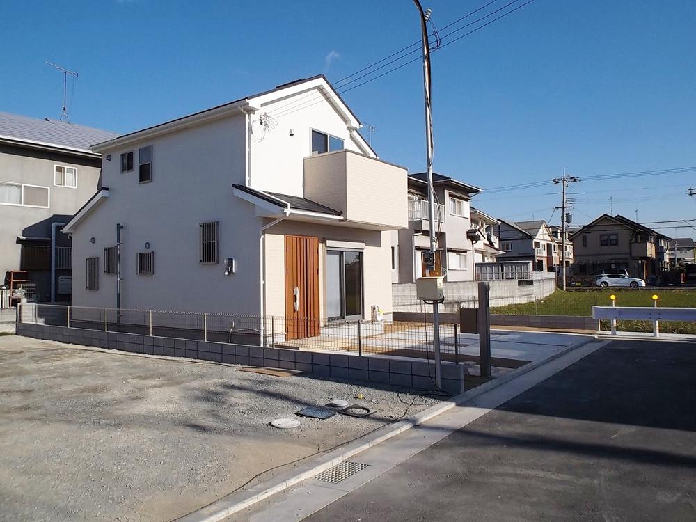 Local photos, including front road. Local (11 May 2013) Shooting