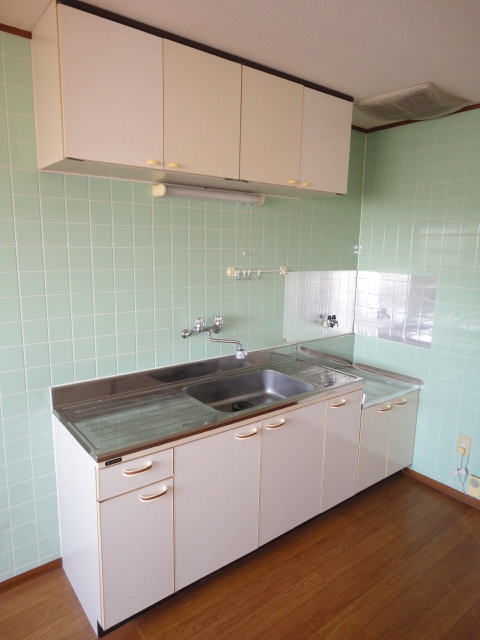 Kitchen. Gas stove installation Allowed! Wide sink ^^