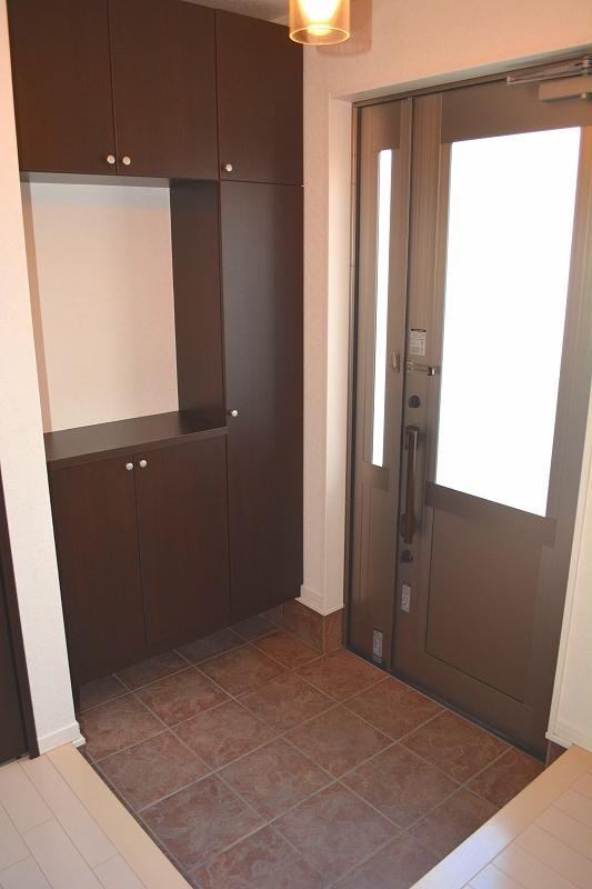 Entrance. Local (September 2013) Shooting