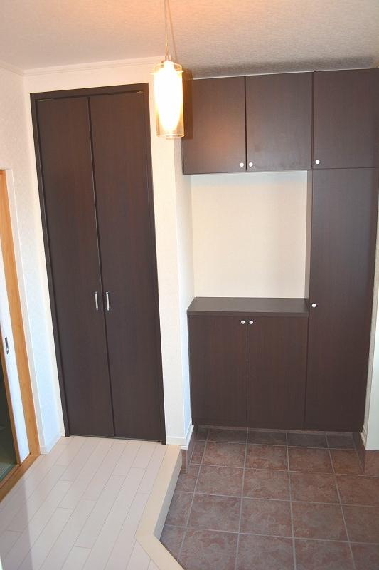 Entrance. Local (September 2013) Shooting