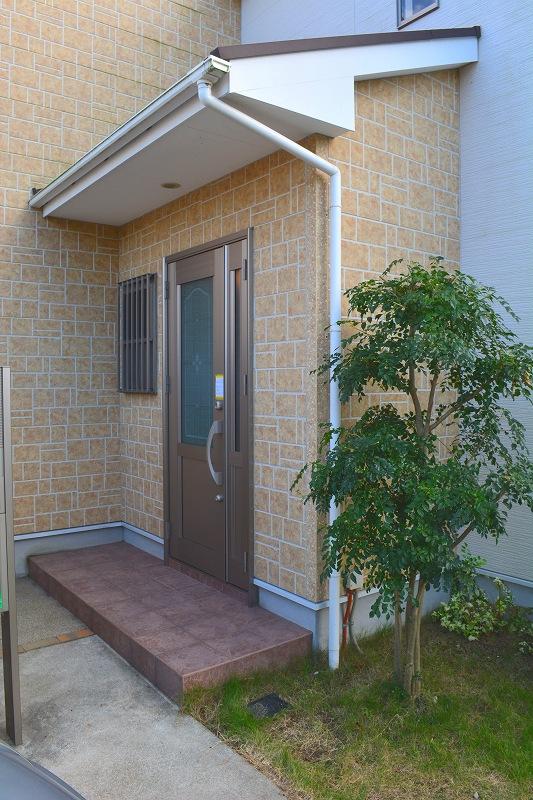 Entrance. Local (September 2013) Shooting